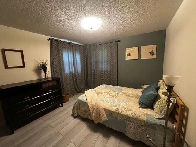 Foto del edificio - 3-bedroom, 1.5 bathroom, fully furnished home