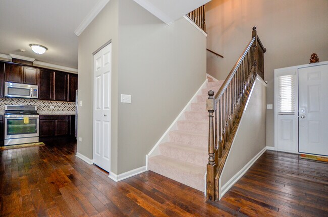 Foto del edificio - 2725 Blakely Ln