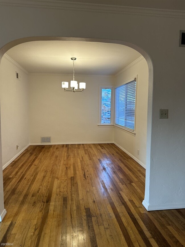 Building Photo - 4 br, 2.5 bath House - 2180 Alameda de las...