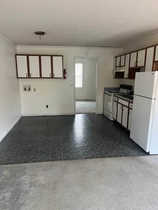 Foto del edificio - ONE BED UNFURNISHED APT FOR RENT