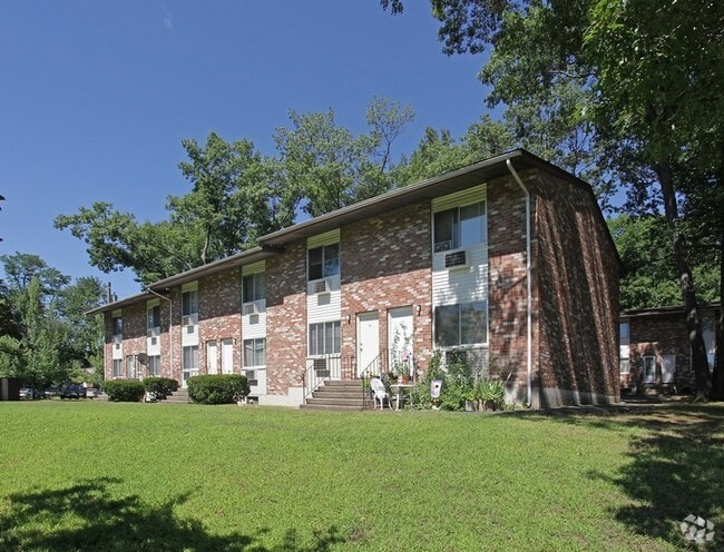 Building Photo - Redstone Gardens