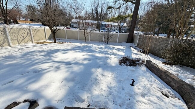 Foto del edificio - 325 Charred Oak Ct