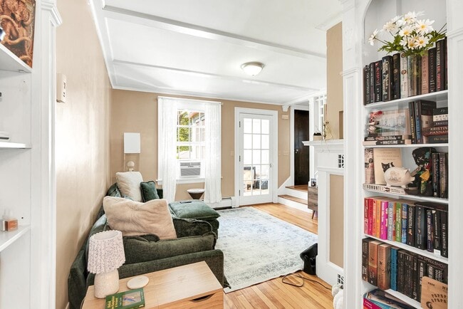 Building Photo - 107 Mount Vernon St