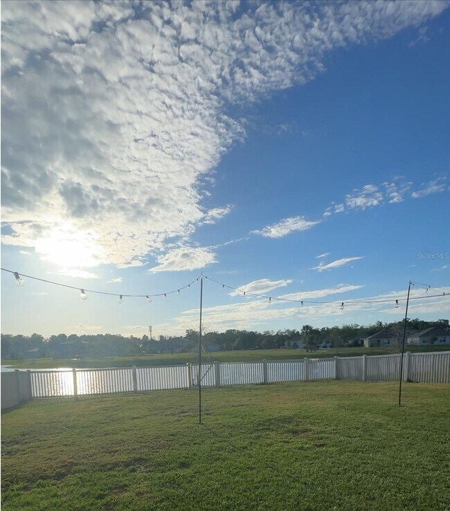 Foto del edificio - 3340 Perennial Ln