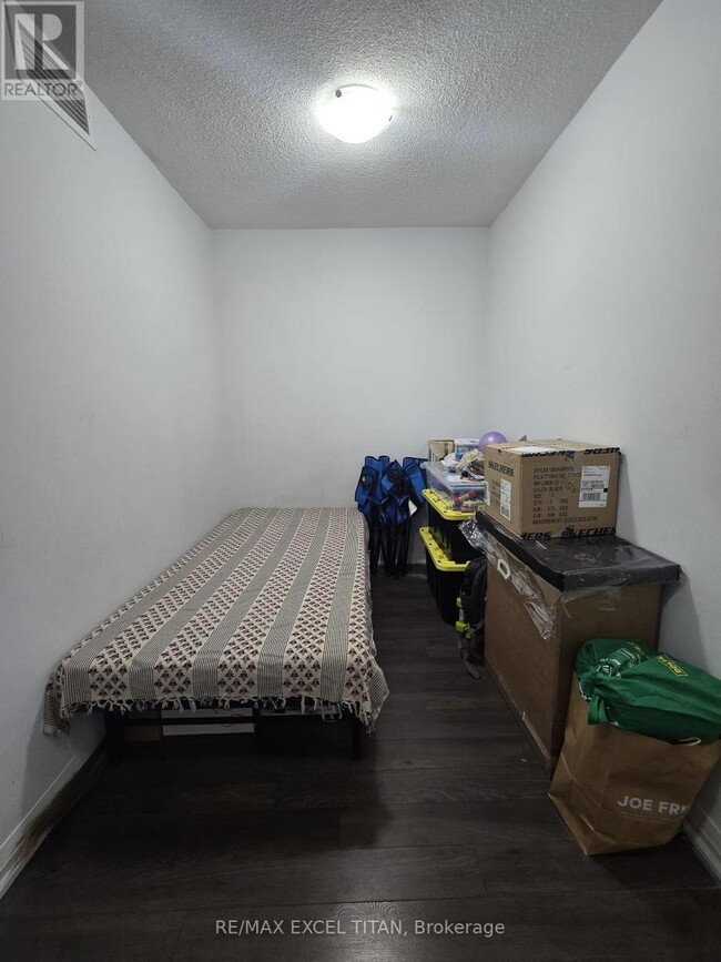 Building Photo - 30 Meadowglen Pl