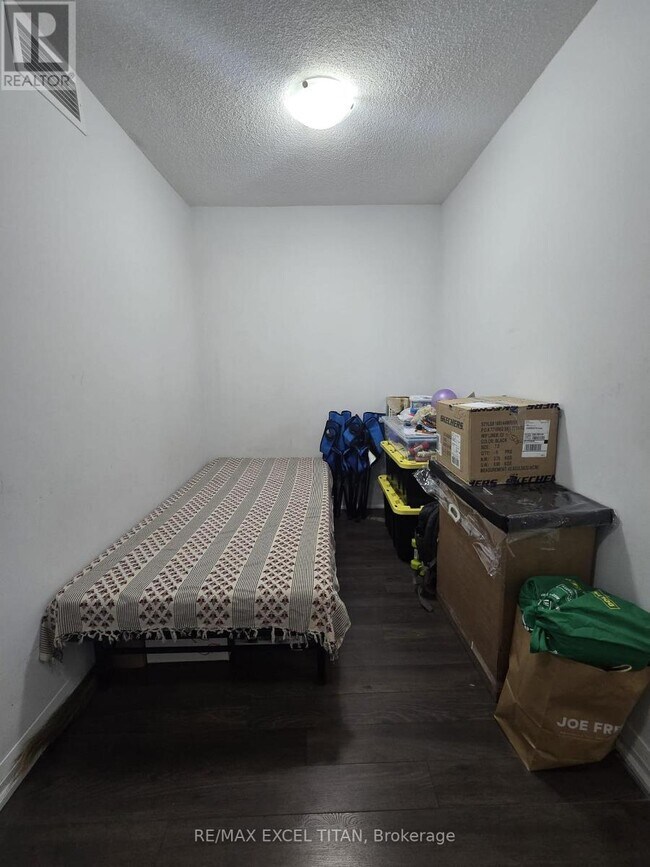 Photo du bâtiment - 30 Meadowglen Pl