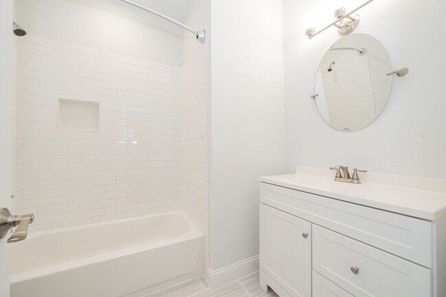 Building Photo - Beautifully Updated 3-Bed, 2-Bath Home Nea...