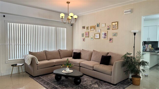 Foto del edificio - 1611 71st St