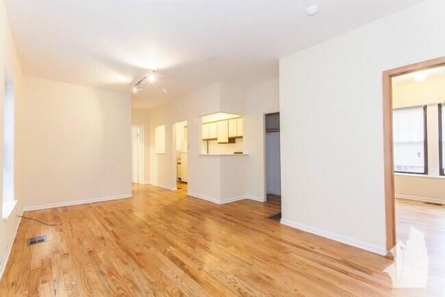 Foto del edificio - 660 W Cornelia Ave