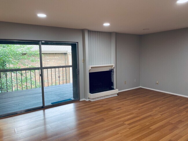 Building Photo - 5150 Amesbury Dr
