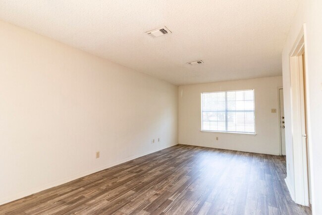 Building Photo - 922 Fannin St