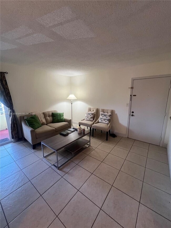 Building Photo - 10765 SW 108th Ave