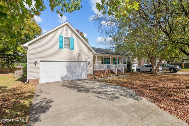 Building Photo - 204 Canterwood Ln