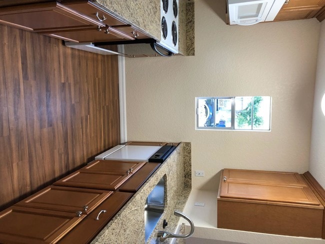 Building Photo - 945 2nd St SE