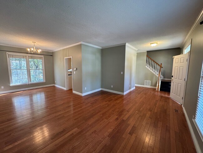 Foto del edificio - Fletcher - Four Bedroom, Lawn Care Included