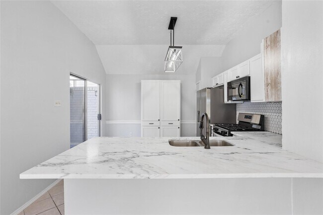 Foto del edificio - 1114 Lochmoor Ln