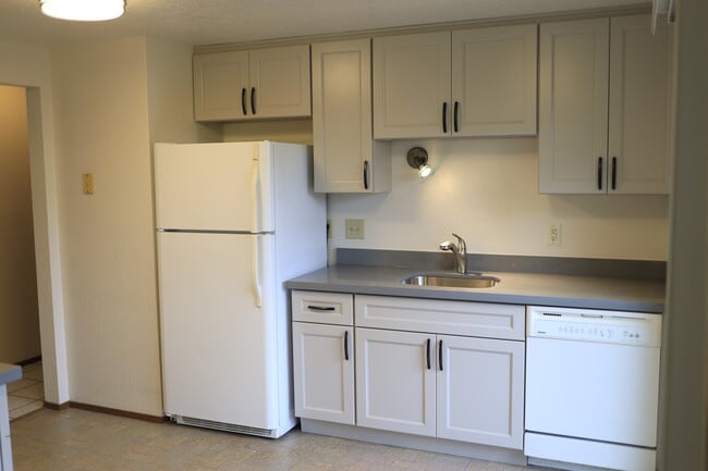 Building Photo - 314 N 134th St