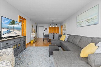 Building Photo - 3675 N Country Club Dr