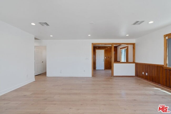 Building Photo - 42104 6th St E