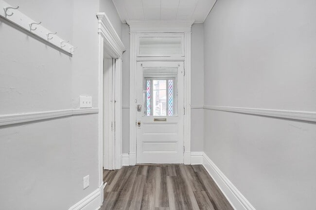 Building Photo - 5 Bed 2.5 Bath - Central Oakland.  ALL UPD...