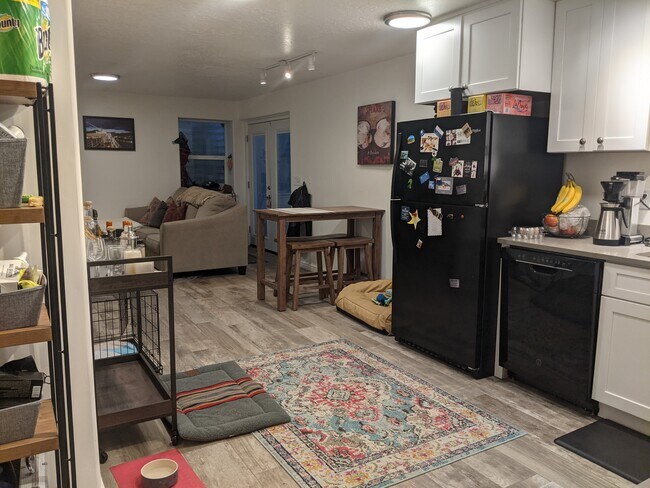 Foto del edificio - 956 Mountain Willow Ln
