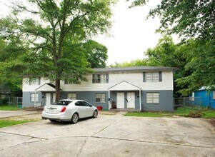 Building Photo - 929 Magnolia Dr