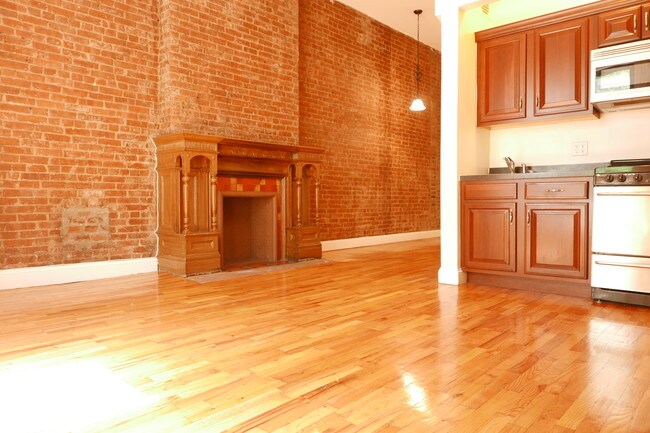 Building Photo - 60 W 84th St