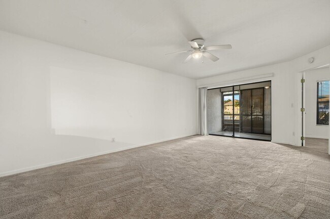 Foto del edificio - JK - Gulf access with dock and lift Boaters and Canal View Lover's Delight - 2 bedroom 2 bathroom...