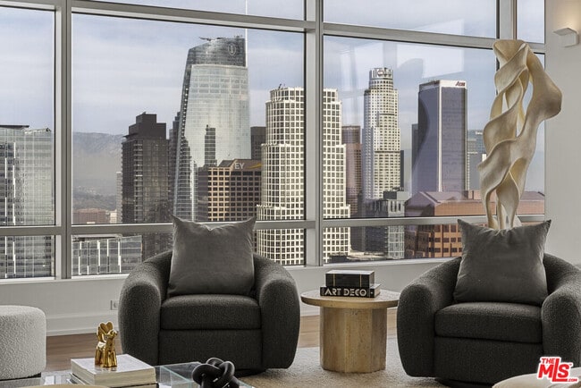 Building Photo - 900 W Olympic Blvd