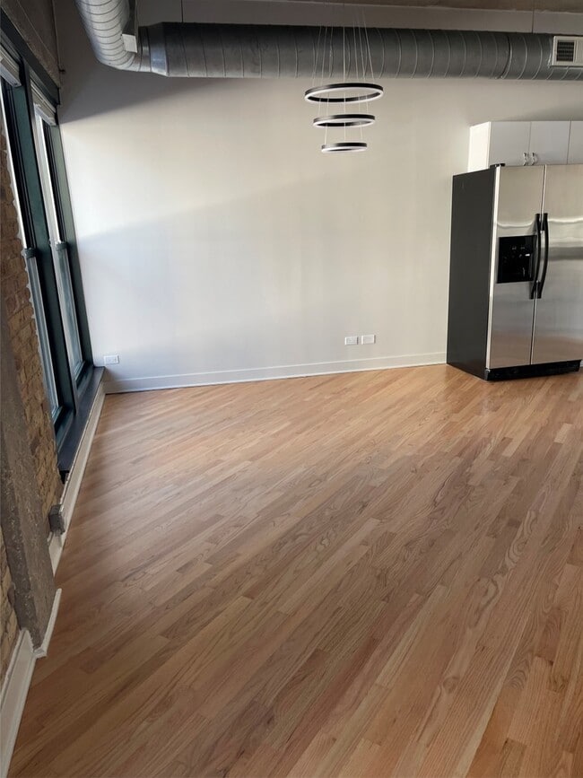 Foto del edificio - 411 W Ontario St