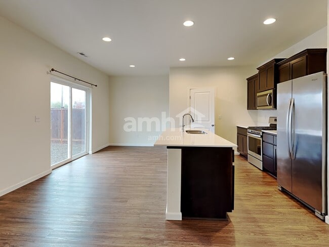 Foto del edificio - 2183 NW Woodland Dr