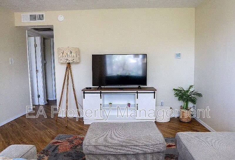 Foto del edificio - 1217 Chelwood Park Blvd NE