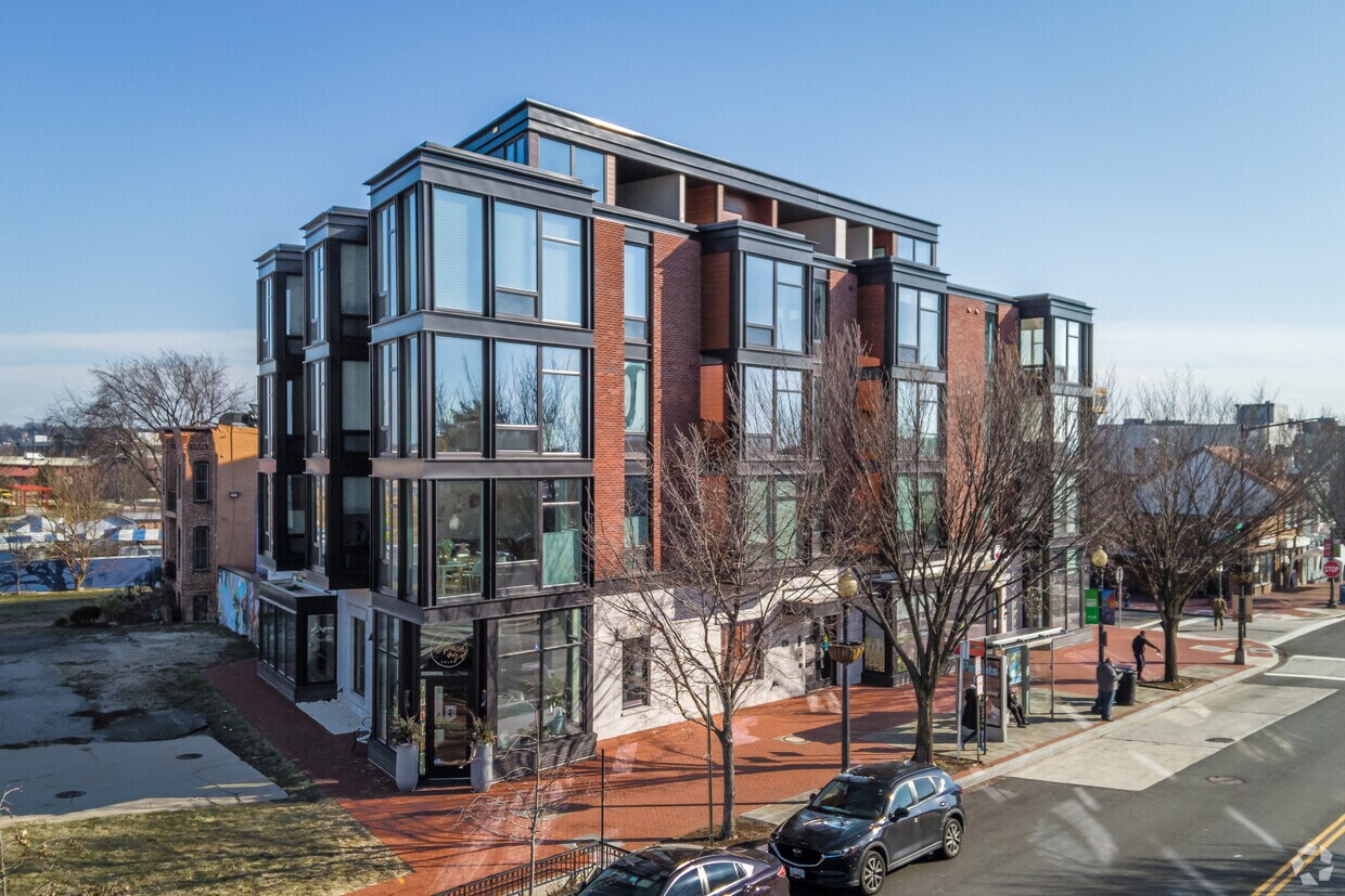 Foto del edificio - 801 Virginia Ave SE