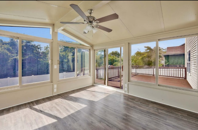 Foto del edificio - 2937 Riverbend Dr