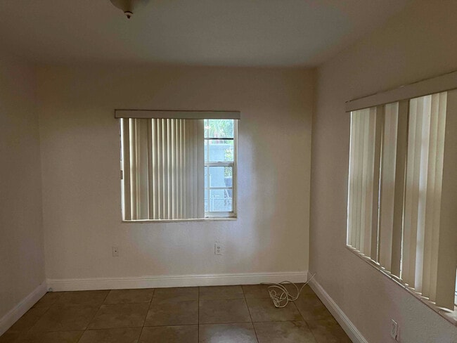 Foto del edificio - 765 NE 126th St