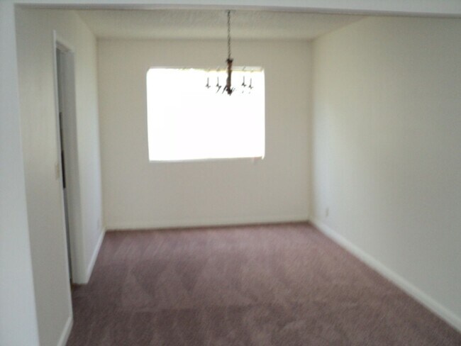Building Photo - 812 Cackling Dr