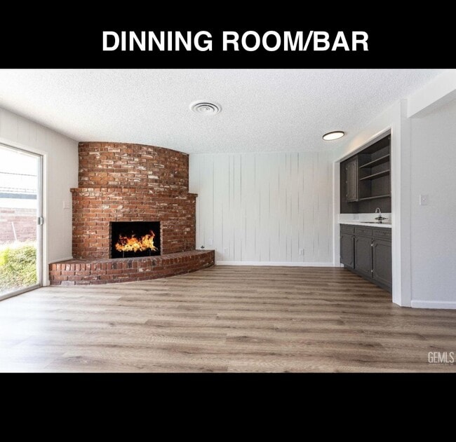 Building Photo - 2401 Rio Vista Dr