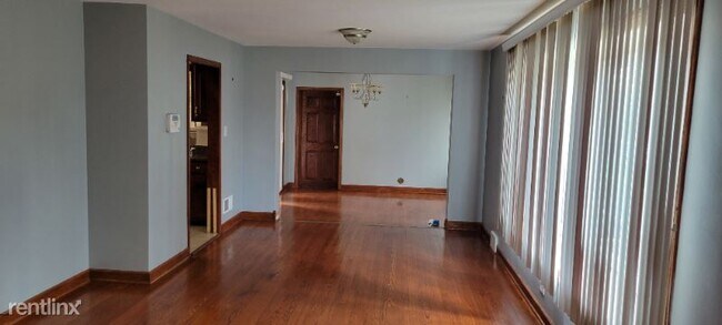 Foto del edificio - 4 br, 3 bath House - 9151 Kostner Ave