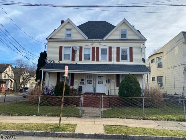 Building Photo - 54 Hudson St