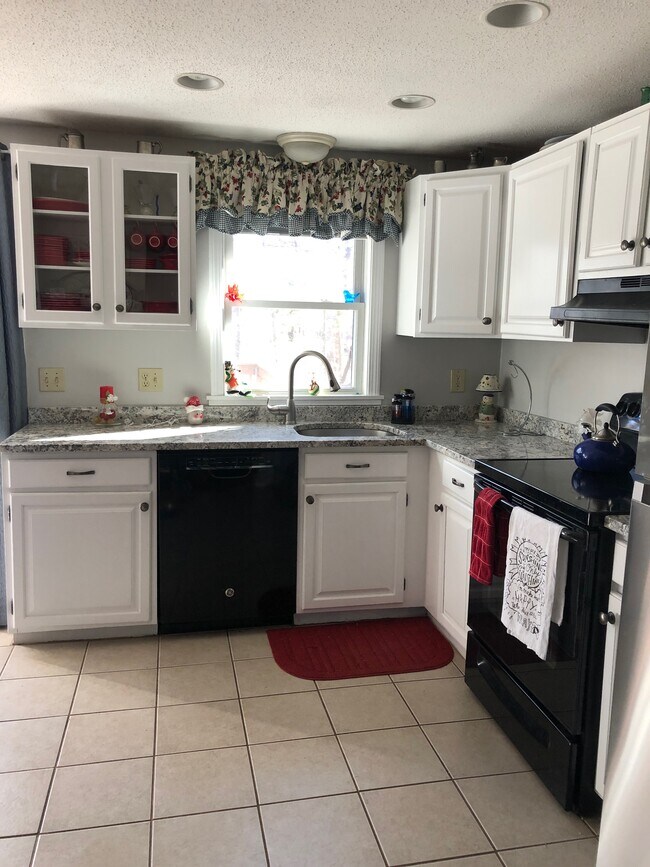 Kitchen - 34 Derryfield Rd