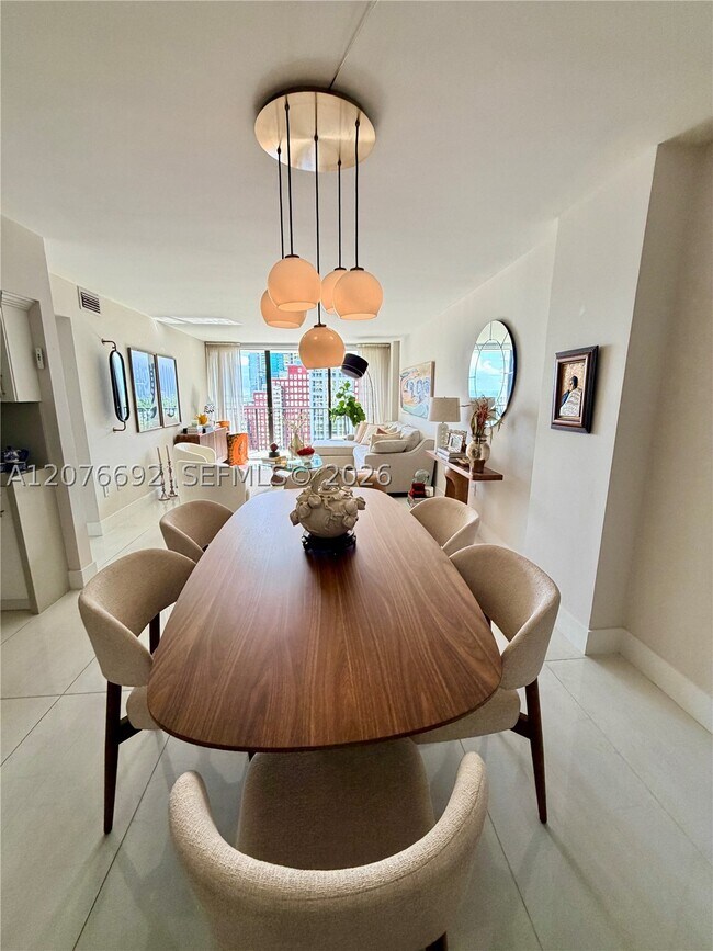 Foto del edificio - 1450 Brickell Bay Dr