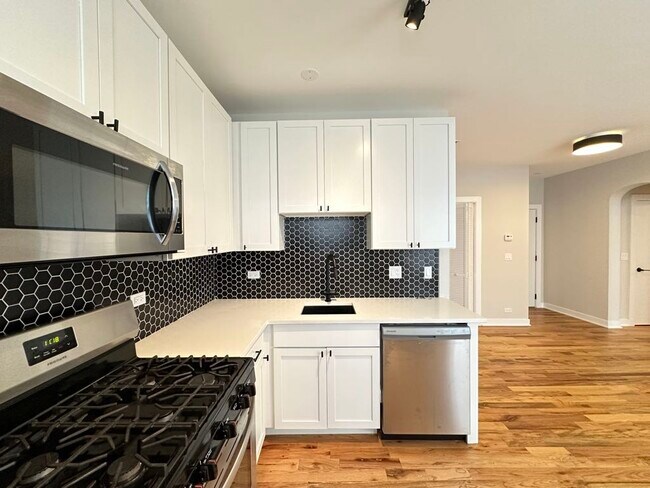Foto del edificio - 643 W Wrightwood Ave