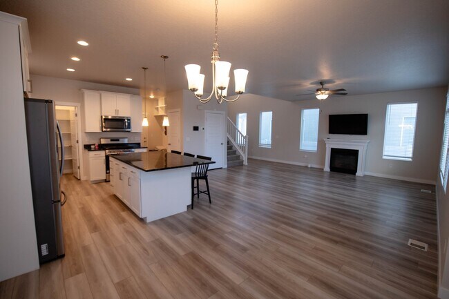 Foto del edificio - 4172 E Tivon Ln