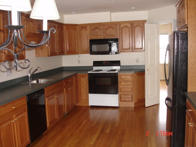 Foto del edificio - 88 New Norwalk Rd