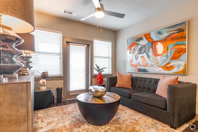 1BR, 1BA - Living Room - Discovery Park Apartments