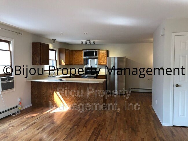 Building Photo - 1523 N Nevada Ave