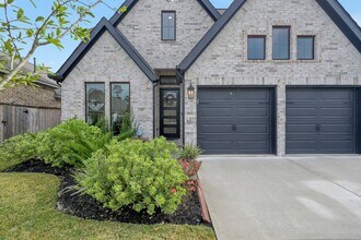 Building Photo - 647 Sand Branch Dr