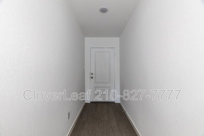 Foto del edificio - 706 Wolf Crest Blvd