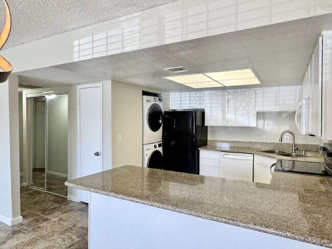 Foto del edificio - 2BR condo convenient location