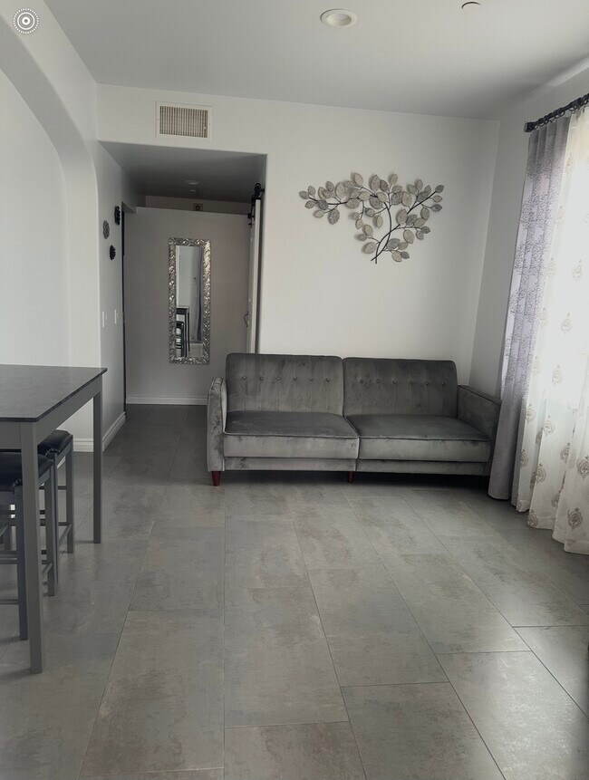 Foto del edificio - 9233 Canter Ln